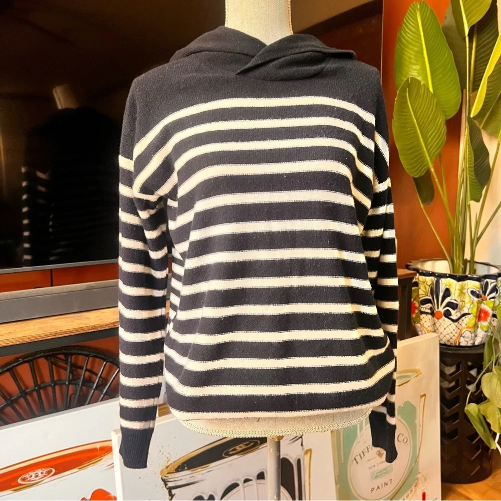 Vince 100% Cashmere Striped Blue White Hooded Sweater size Medium - Picture 2 of 9